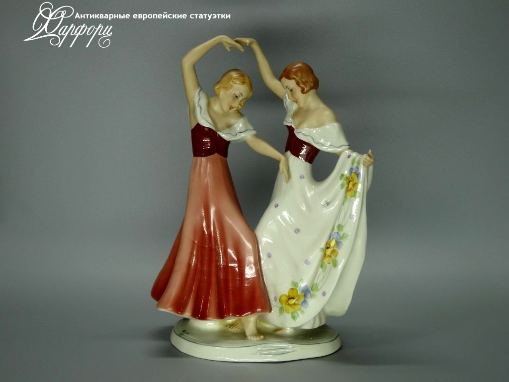 Фарфоровая статуээтка Чехия Royal Dux